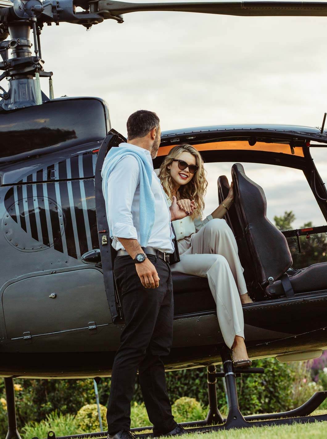beautiful women getting down helicopter help her boyfriend couple disembarking their helicopter pilot 117298429 heli