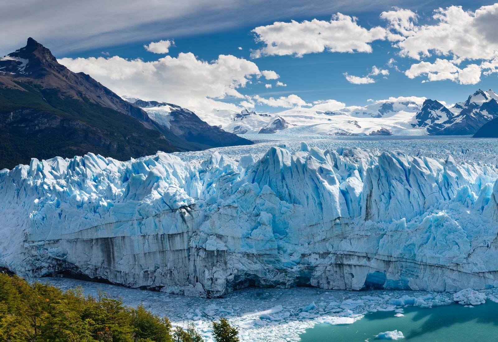 Global 21 dreamstimewatermarked 12027935 south america